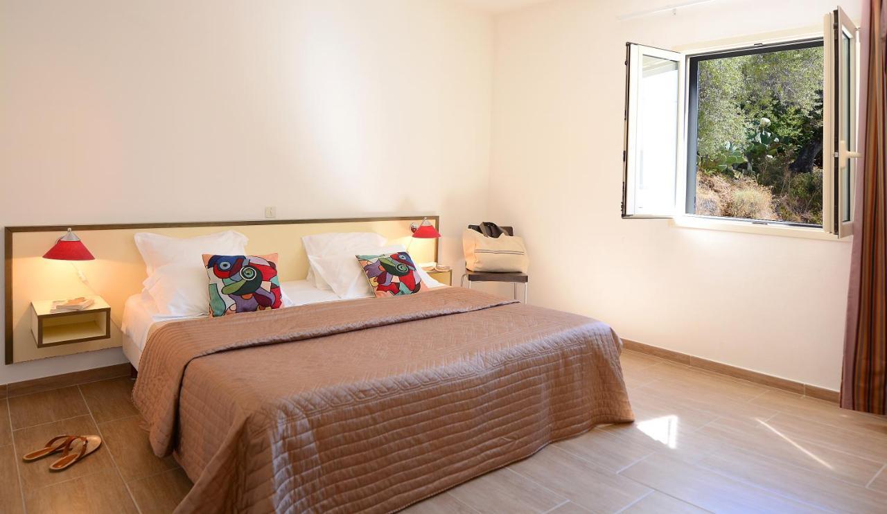 Hotel Les Eucalyptus Porto-Pollo Eksteriør billede